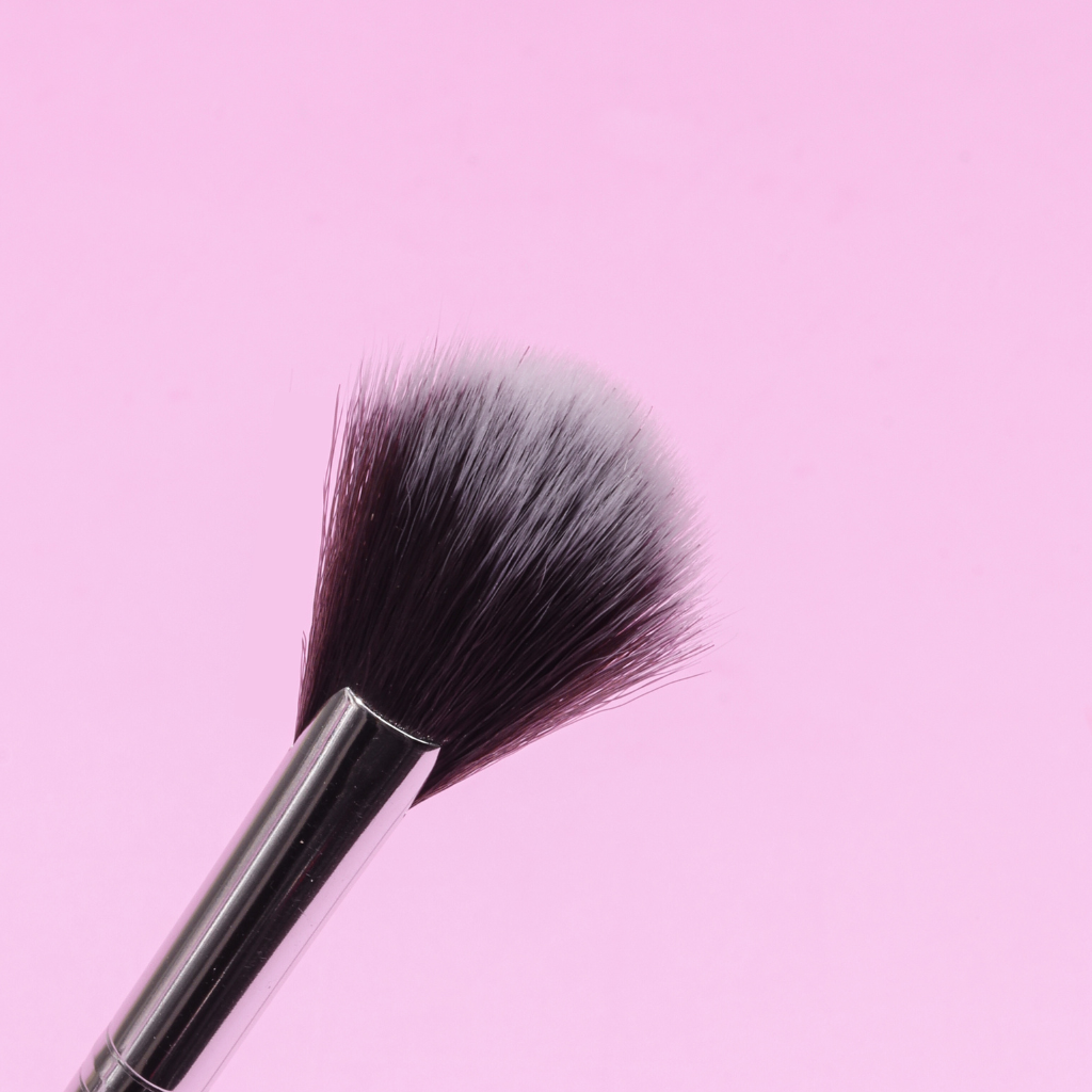 Shop Fan Shaped Makeup Brush Online - Suroskie